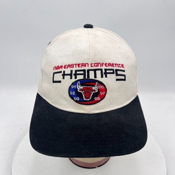 NBA Eastern Conference Chicago Bulls Starter White Black Snapback Hat - Picture 1 of 9